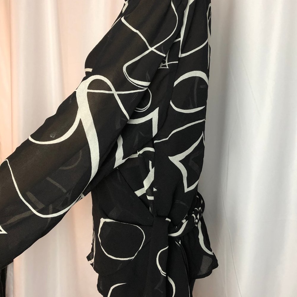 Lane Bryant Black & White Sheer Top Size 18/20 - Picture 4 of 9